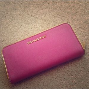 MK Specchio Jetset Travel Continental Wallet